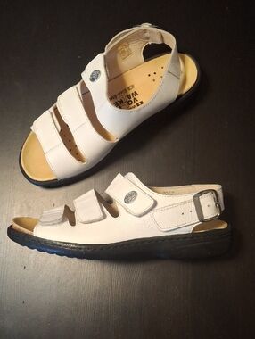 Volks Walkers White Leather Triple-Strap Comfort Sandals - Size 39 US 8